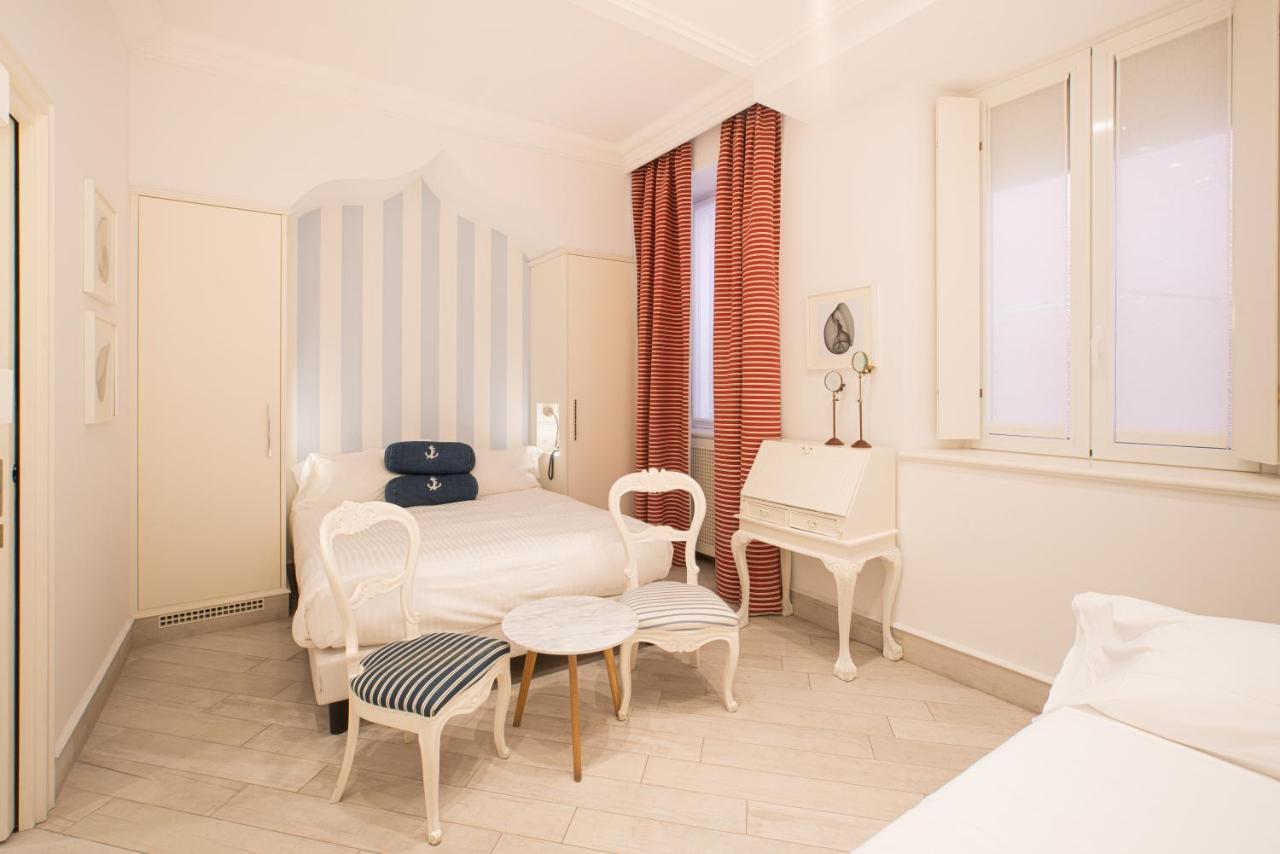 Hotel Marina Charming Rooms Finale Ligure Kamer foto
