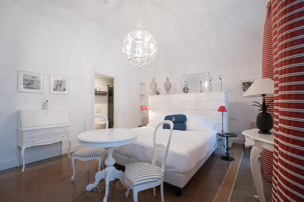 Hotel Marina Charming Rooms Finale Ligure Kamer foto