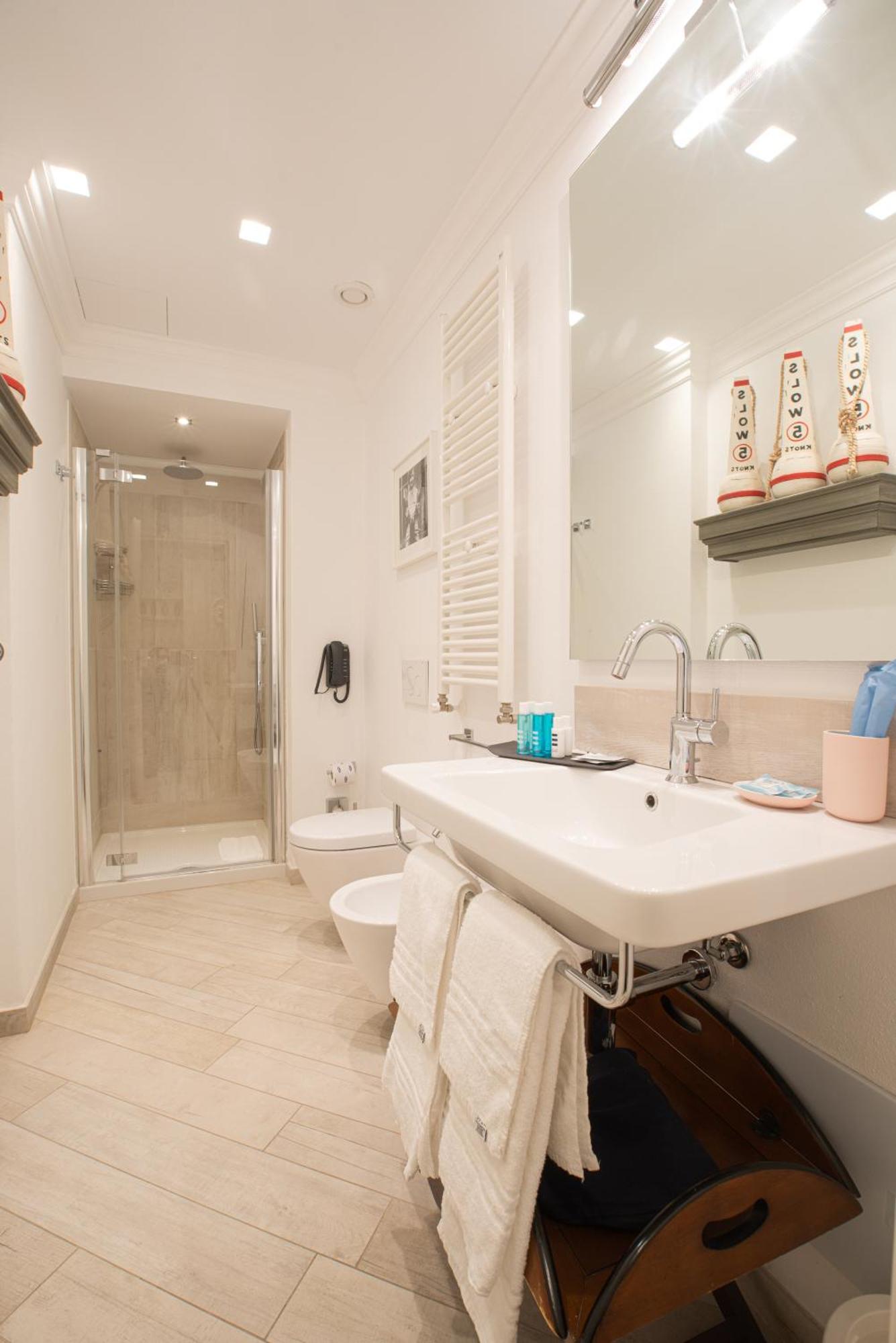 Hotel Marina Charming Rooms Finale Ligure Kamer foto