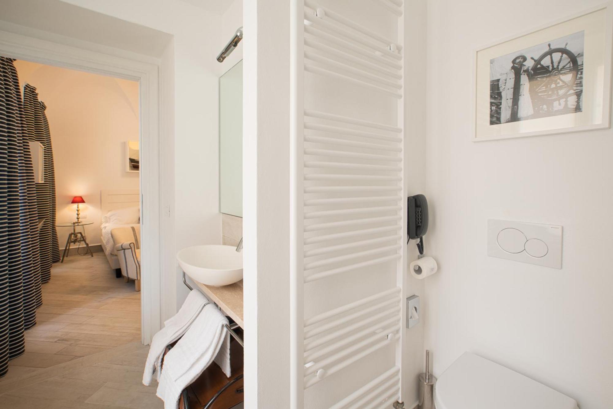 Hotel Marina Charming Rooms Finale Ligure Kamer foto