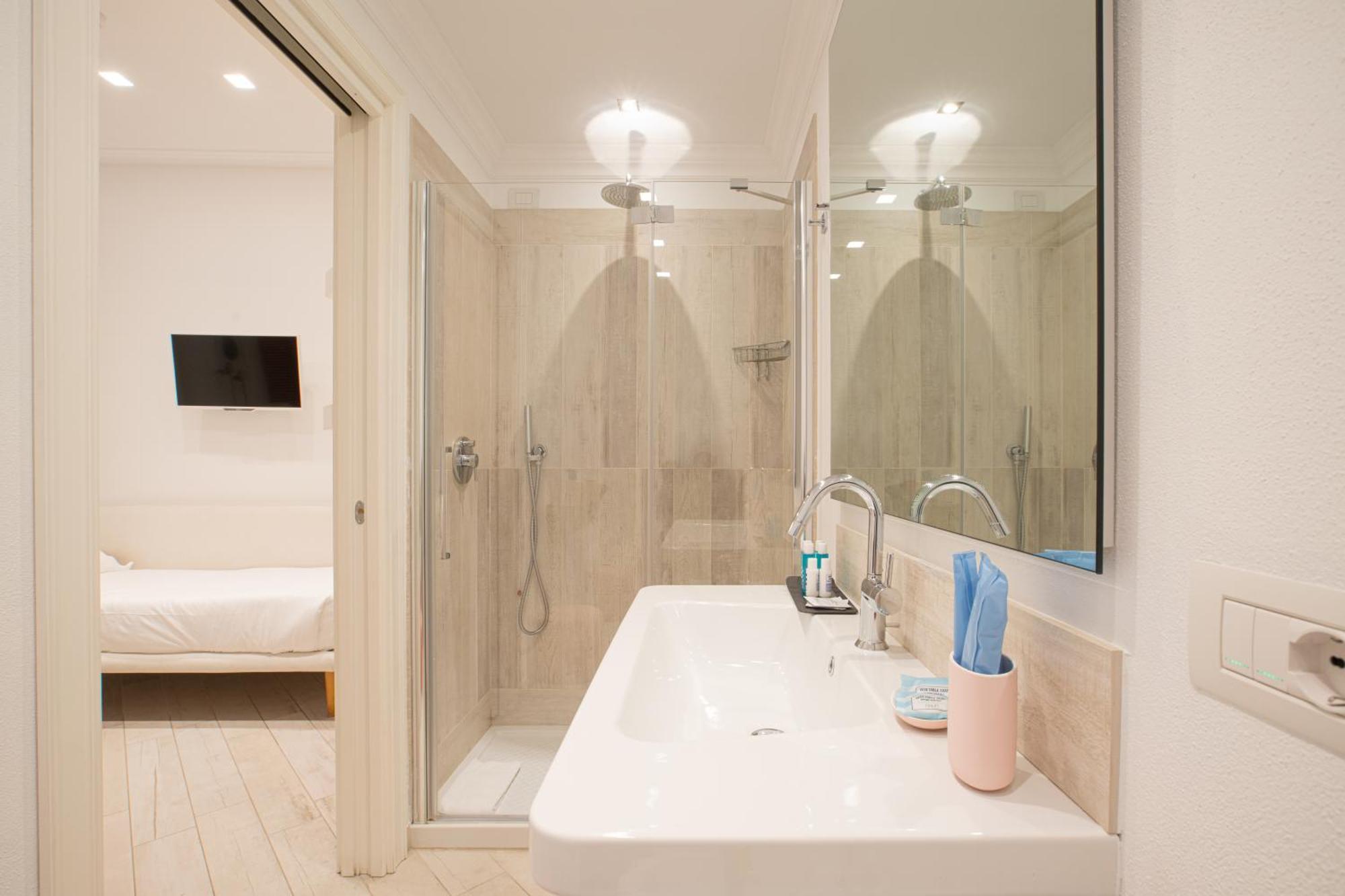 Hotel Marina Charming Rooms Finale Ligure Kamer foto