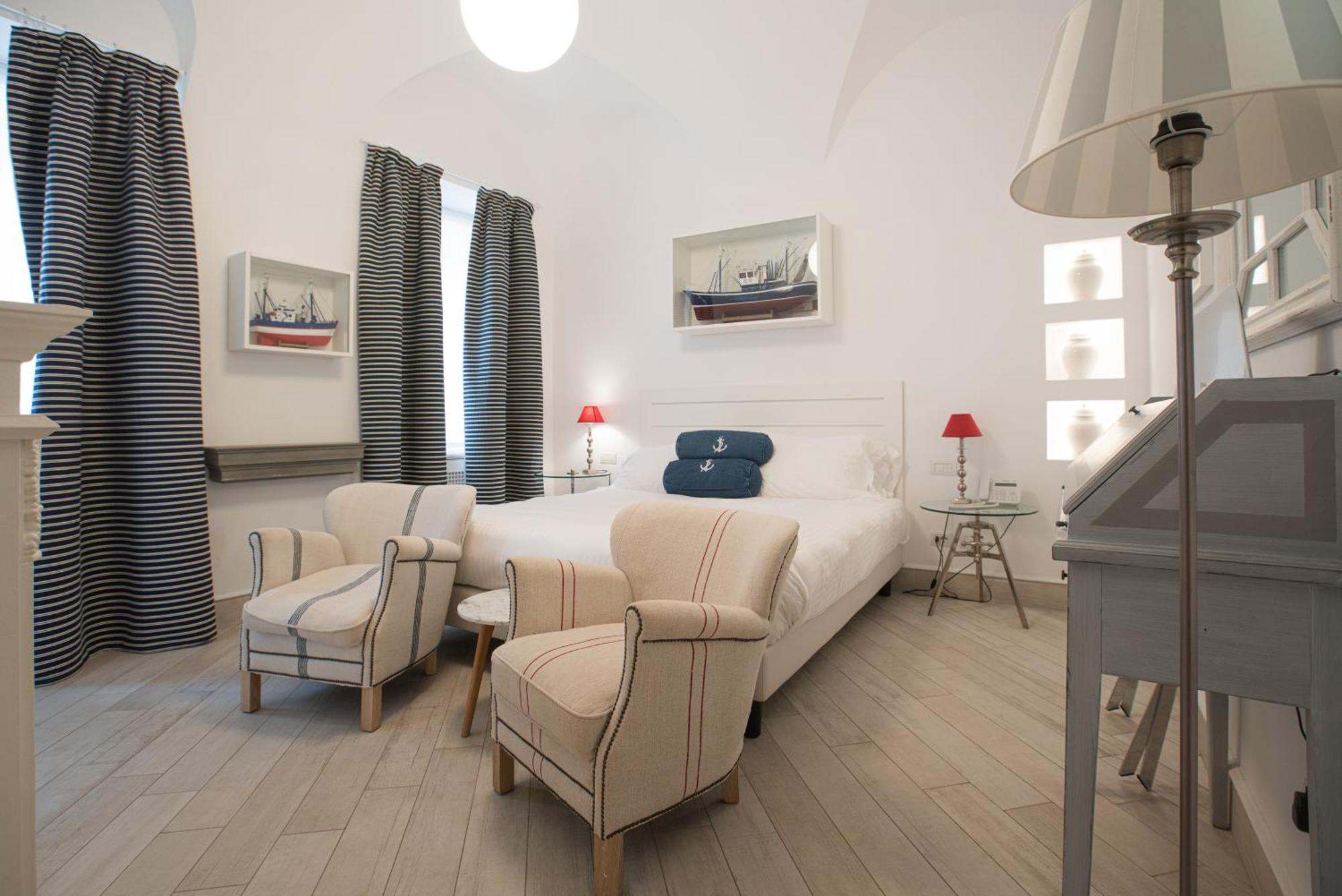 Hotel Marina Charming Rooms Finale Ligure Kamer foto