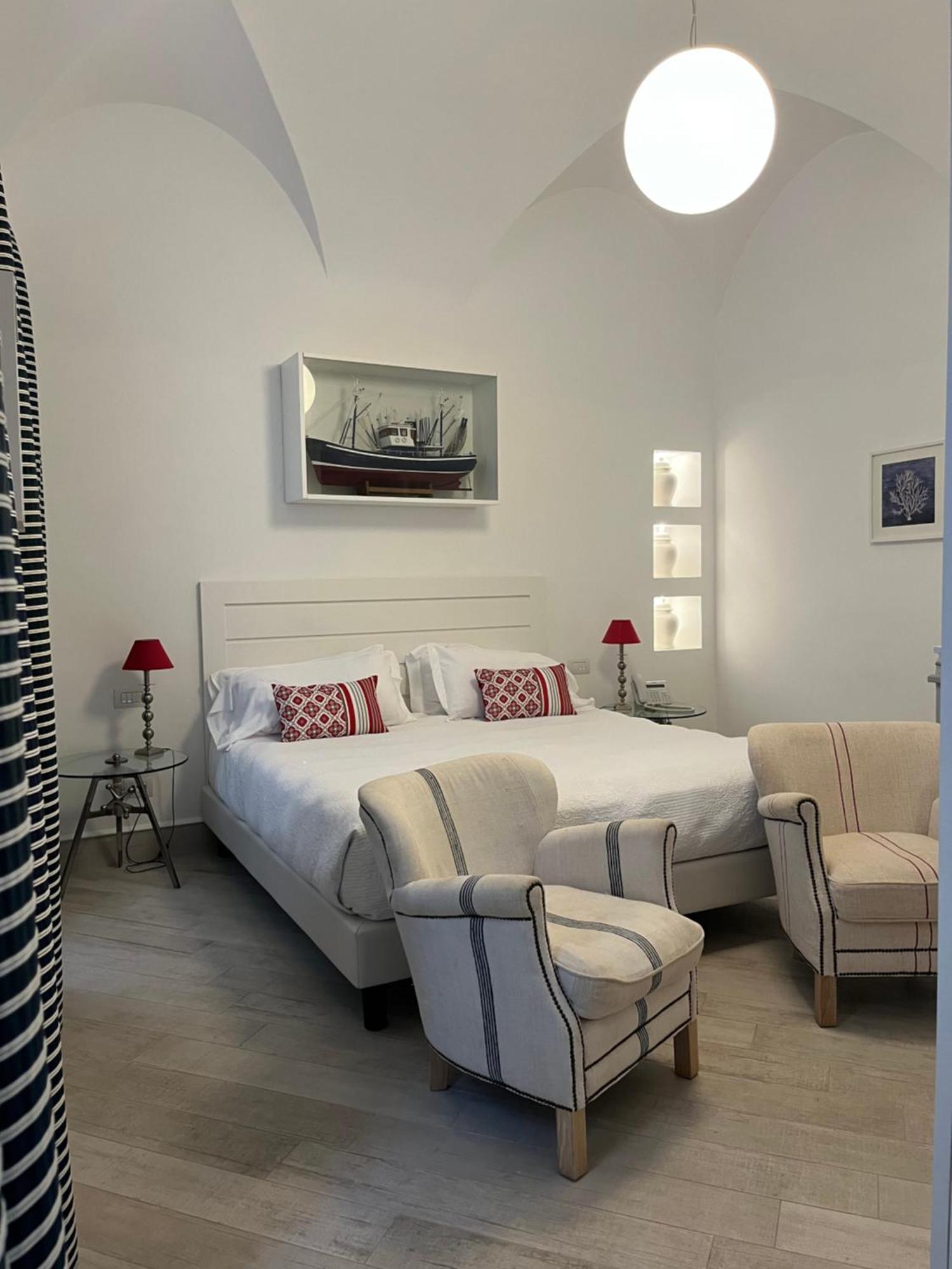 Hotel Marina Charming Rooms Finale Ligure Buitenkant foto