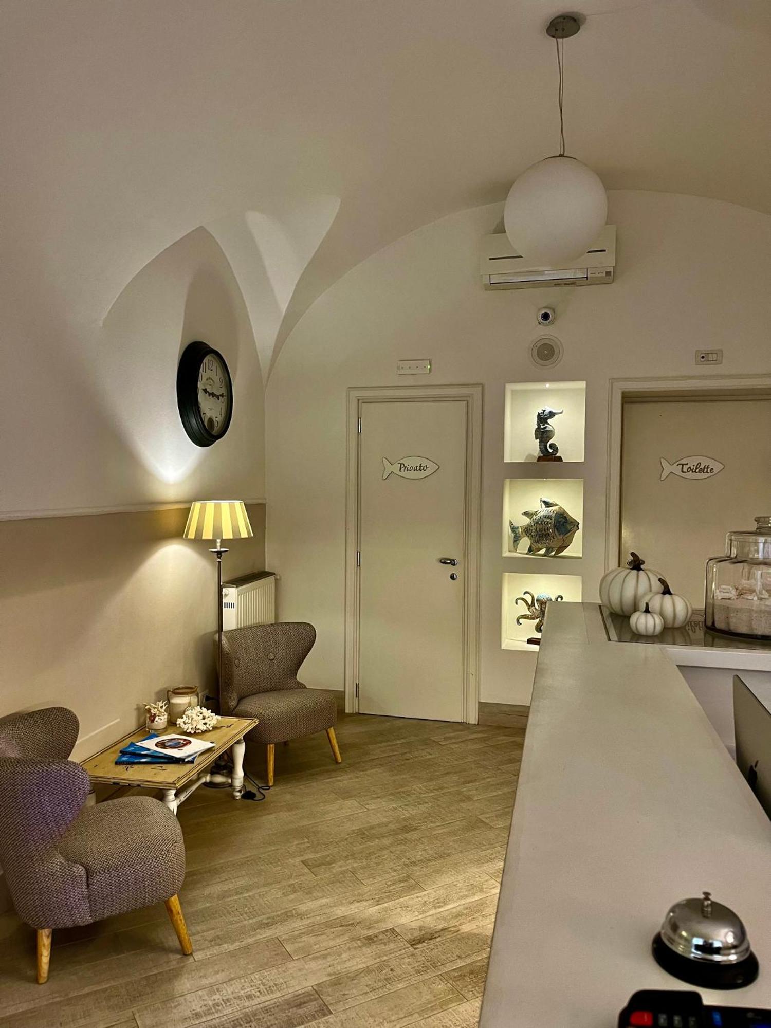 Hotel Marina Charming Rooms Finale Ligure Buitenkant foto