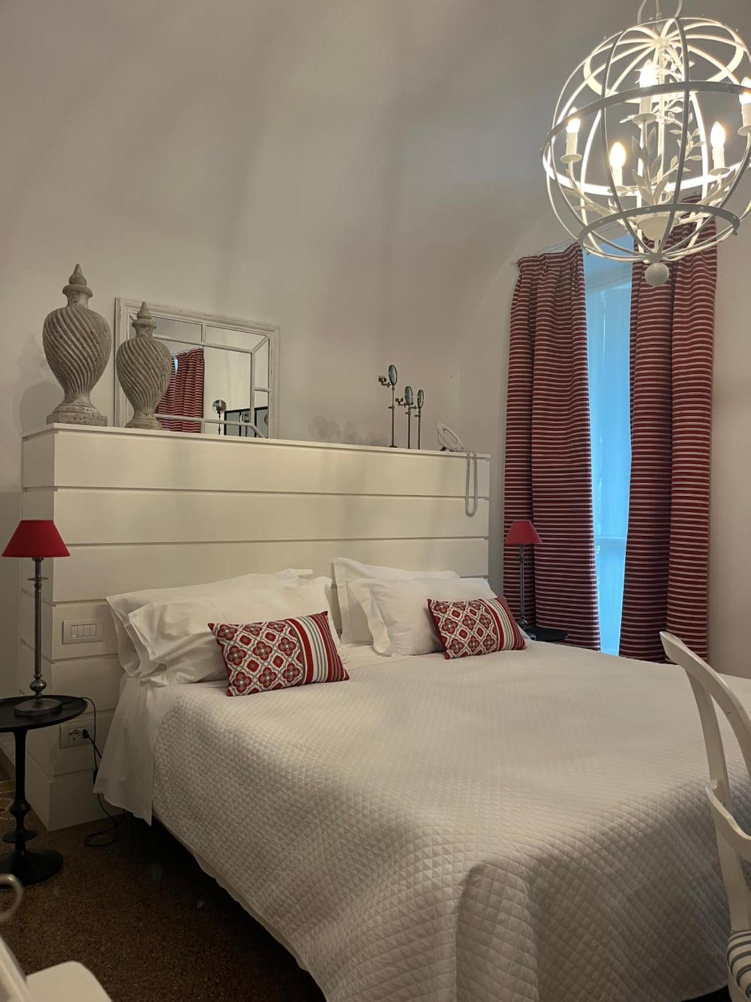 Hotel Marina Charming Rooms Finale Ligure Buitenkant foto
