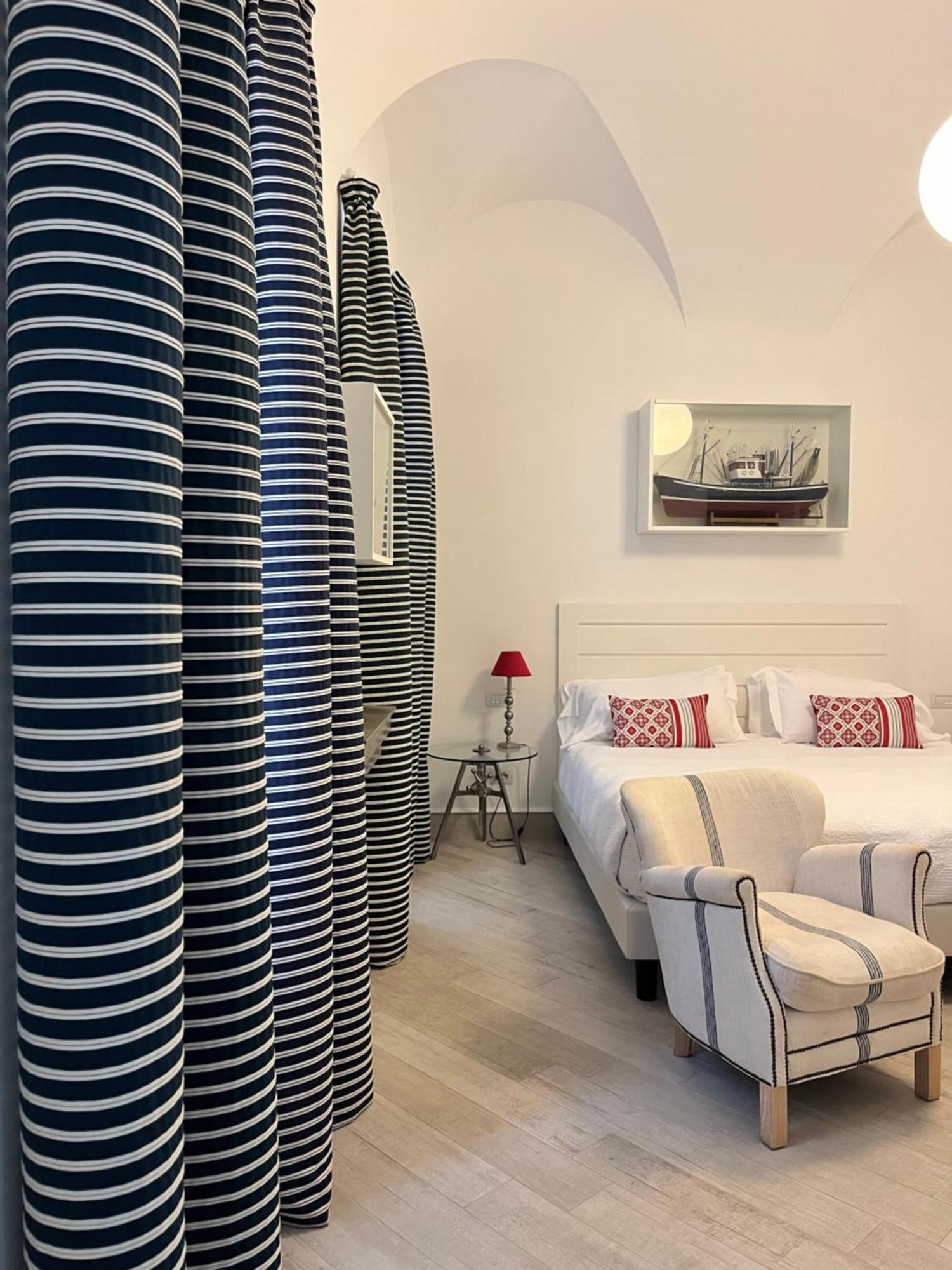 Hotel Marina Charming Rooms Finale Ligure Buitenkant foto