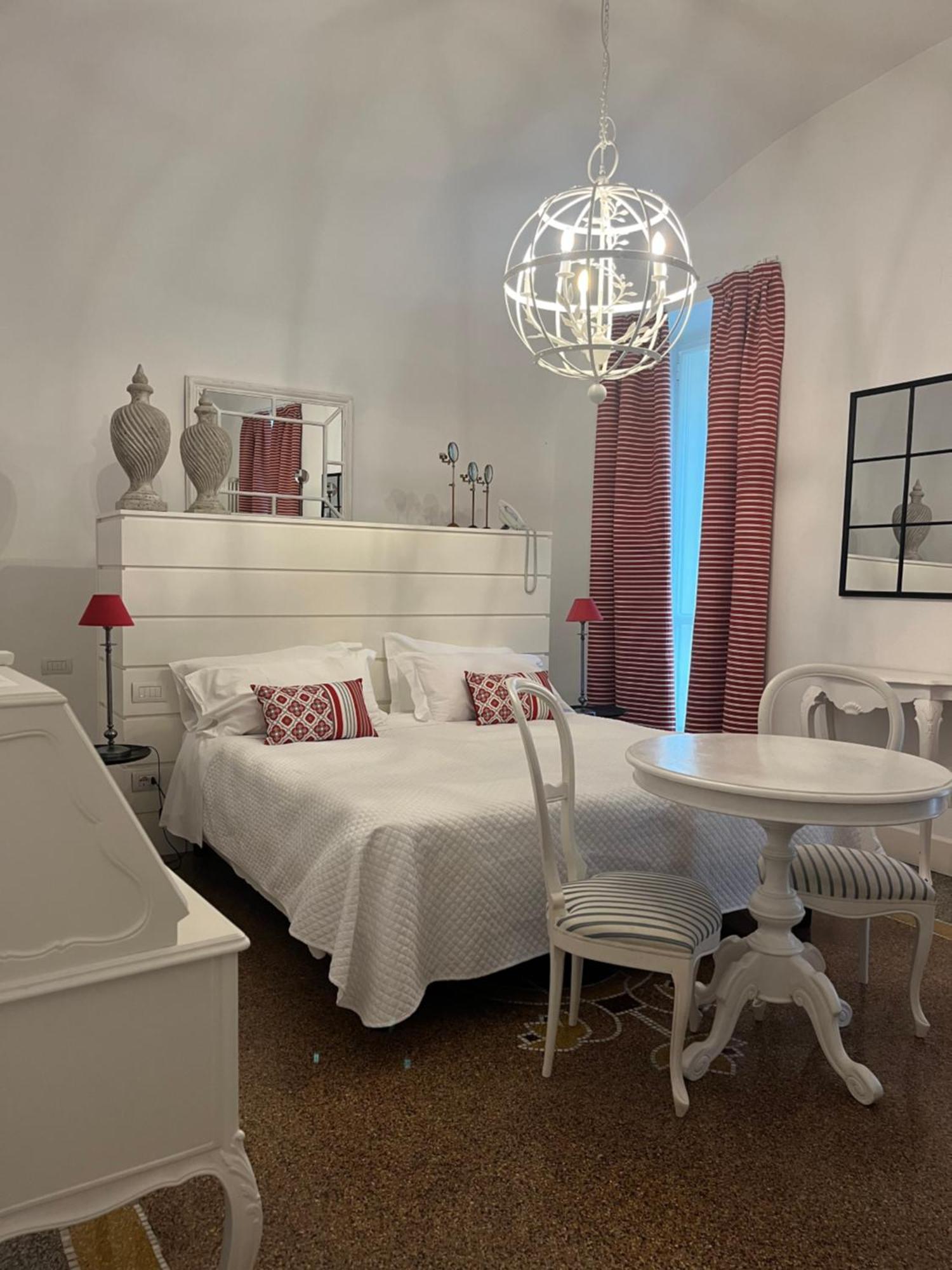 Hotel Marina Charming Rooms Finale Ligure Buitenkant foto